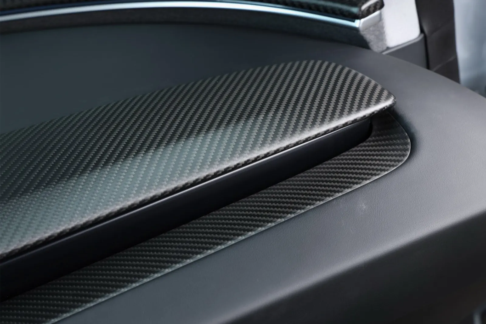 Hills carbon fibre dashboard trim